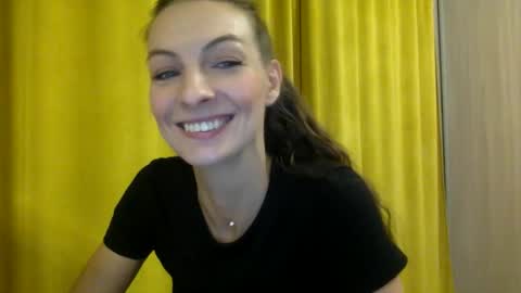 Snapshot of smiling_lexa chatting on November 6, 6:53 pm smiling_lexa online show from November 6, 6:53 pm
