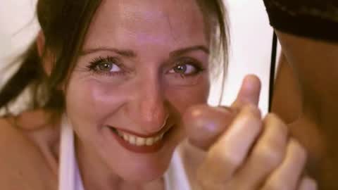 Snapshot of smilinglove chatting on October 18, 11:44 am Tati  San online show from October 18, 11:44 am