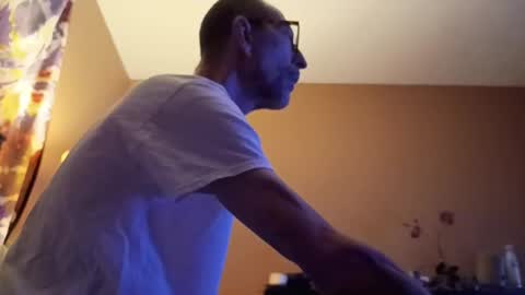 smoke-4-me online show from April 27, 10:13 am