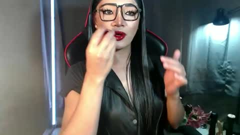 Snapshot of smokeprincess chatting on December 5, 10:35 am Amanda online show from December 5, 10:35 am