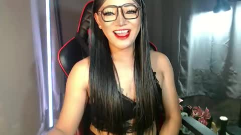 Snapshot of smokeprincess chatting on December 22, 7:33 pm Amanda online show from December 22, 7:33 pm