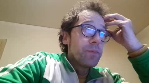 Snapshot of smokered100s chatting on December 25, 11:42 pm luca online show from December 25, 11:42 pm