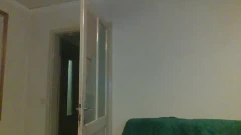 Snapshot of smokered100s chatting on October 3, 8:17 pm luca online show from October 3, 8:17 pm