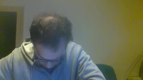 Snapshot of smokered100s chatting on November 15, 6:37 pm luca online show from November 15, 6:37 pm