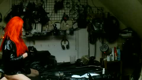 smokeslut365 online show from June 16, 11:07 pm