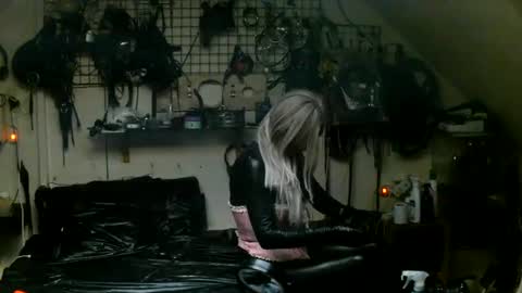 smokeslut365 online show from June 18, 2:12 am