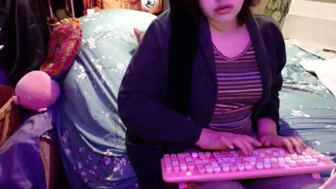 Snapshot of smokydian chatting on December 3, 1:02 am DIAN dee-ann online show from December 3, 1:02 am