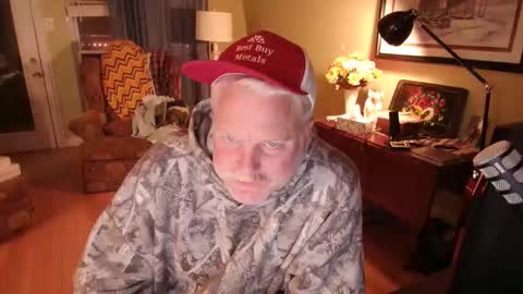 Snapshot of smokymountanman chatting on December 17, 4:29 am smokymountanman online show from December 17, 4:29 am