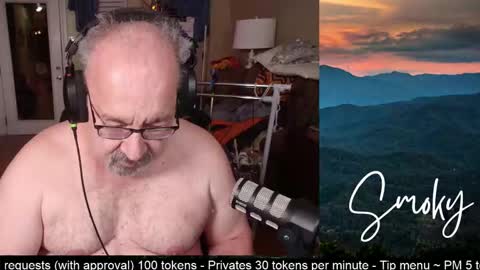 Snapshot of smokymountanman chatting on January 17, 1:32 am smokymountanman online show from January 17, 1:32 am