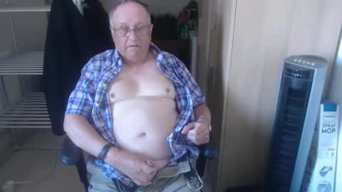 Snapshot of smoothmutton chatting on May 3, 1:50 pm smoothmutton online show from May 3, 1:50 pm