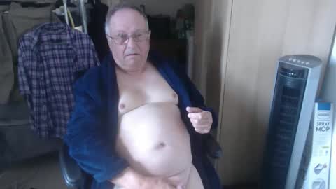 Snapshot of smoothmutton chatting on May 18, 7:47 am smoothmutton online show from May 18, 7:47 am