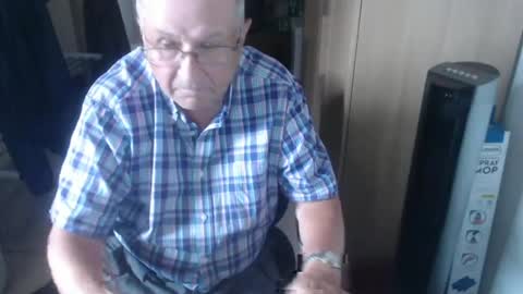 Snapshot of smoothmutton chatting on June 18, 2:10 pm smoothmutton online show from June 18, 2:10 pm