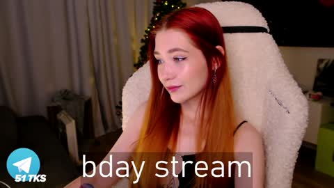 Snapshot of smthwrong chatting on December 27, 12:07 am smthwrong online show from December 27, 12:07 am