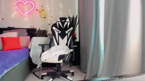 Snapshot of smurfette77 chatting on July 28, 2:13 pm Sex-machine is my passion activate it with your tips and enjoy with me online show from July 28, 2:13 pm