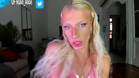 Snapshot of sn0wcat chatting on February 8, 11:13 pm online show from February 8, 11:13 pm