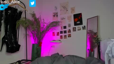 Snapshot of sn0wcat chatting on March 3, 4:58 am online show from March 3, 4:58 am