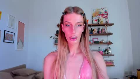 Snapshot of sn0wcat chatting on September 12, 3:01 pm online show from September 12, 3:01 pm