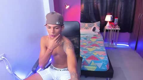 snak_master1 online show from November 28, 5:04 pm