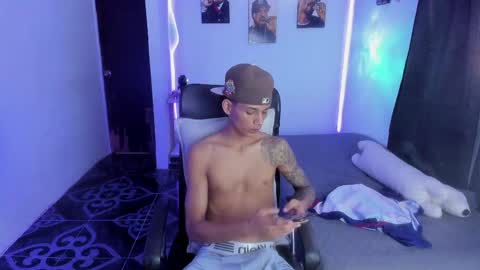 snak_master1 online show from April 27, 10:41 pm