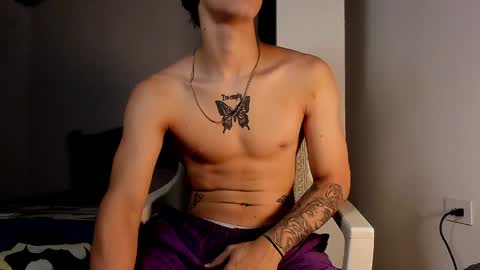 Snapshot of snakebutterfly chatting on December 22, 6:49 am snakebutterfly online show from December 22, 6:49 am