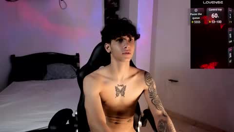 Snapshot of snakebutterfly chatting on March 11, 6:32 am snakebutterfly online show from March 11, 6:32 am