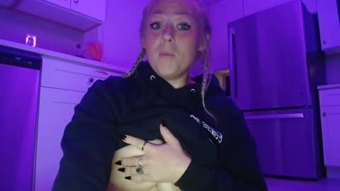 sneakyalicek online show from September 9, 1:38 am