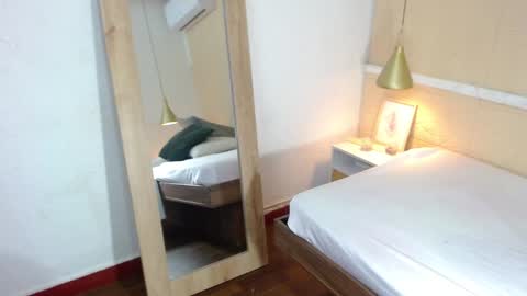 Snapshot of sneakyy_fantasy chatting on December 10, 7:05 am Hellen  online show from December 10, 7:05 am