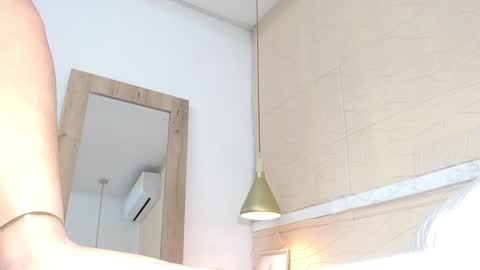 Snapshot of sneakyy_fantasy chatting on January 14, 10:17 am Hellen  online show from January 14, 10:17 am