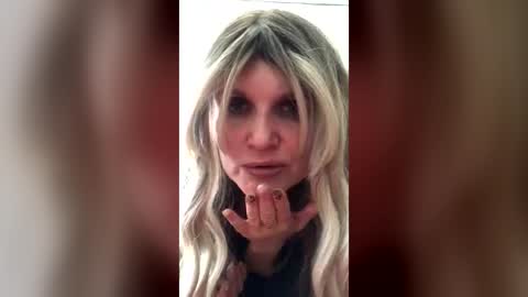 Snapshot of snejnaya chatting on June 16, 4:09 pm Snejnaya online show from June 16, 4:09 pm
