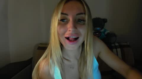 Snapshot of snezanablond chatting on February 8, 12:28 pm Sneja online show from February 8, 12:28 pm