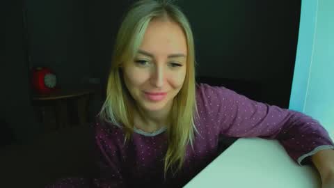 Snapshot of snezanablond chatting on February 24, 5:43 am Sneja online show from February 24, 5:43 am