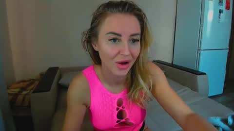 Snapshot of snezanablond chatting on February 26, 6:37 am Sneja online show from February 26, 6:37 am