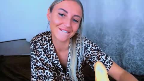 Snapshot of snezanablond chatting on November 26, 5:14 pm Sneja online show from November 26, 5:14 pm