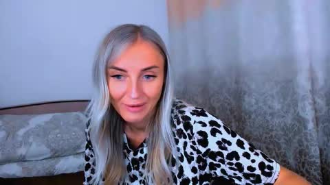 Snapshot of snezanablond chatting on December 2, 6:58 pm Sneja online show from December 2, 6:58 pm