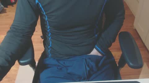 Snapshot of snooze85 chatting on December 26, 5:58 am Cbt-Slave online show from December 26, 5:58 am