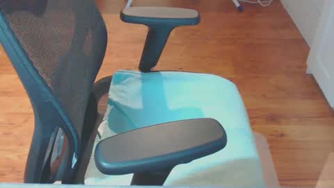 Snapshot of snooze85 chatting on September 27, 5:01 am Cbt-Slave online show from September 27, 5:01 am