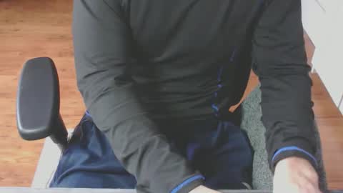 Snapshot of snooze85 chatting on November 9, 10:24 am Cbt-Slave online show from November 9, 10:24 am