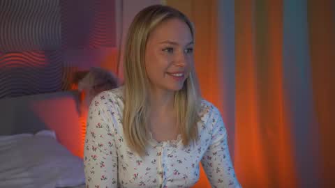 Snapshot of snow_is_falling chatting on December 21, 10:17 am Candice Snow online show from December 21, 10:17 am