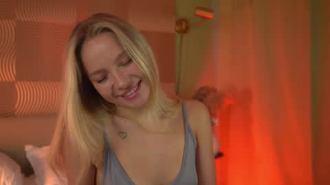 Snapshot of snow_is_falling chatting on December 27, 12:34 pm Candice Snow online show from December 27, 12:34 pm