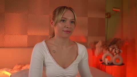 Snapshot of snow_is_falling chatting on December 28, 4:20 pm Candice Snow online show from December 28, 4:20 pm