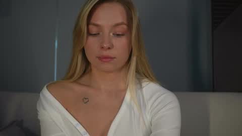 Snapshot of snow_is_falling chatting on February 26, 2:57 pm Candice Snow online show from February 26, 2:57 pm