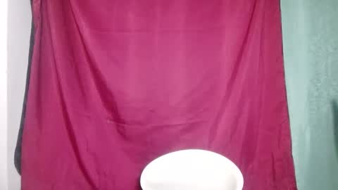 snow_sweet online show from February 18, 7:04 am