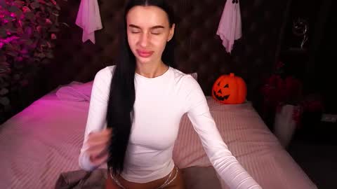 Snapshot of snow_whiteeex chatting on October 31, 6:47 am snow_whiteeex online show from October 31, 6:47 am