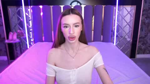Snapshot of snow_whiteeex chatting on May 3, 5:35 am snow_whiteeex online show from May 3, 5:35 am