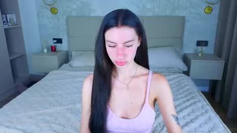 Snapshot of snow_whiteeex chatting on June 18, 4:13 am snow_whiteeex online show from June 18, 4:13 am