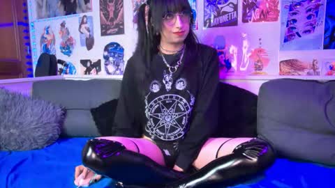 Snapshot of snowblack_ chatting on September 8, 7:46 pm Snow and Bubble online show from September 8, 7:46 pm