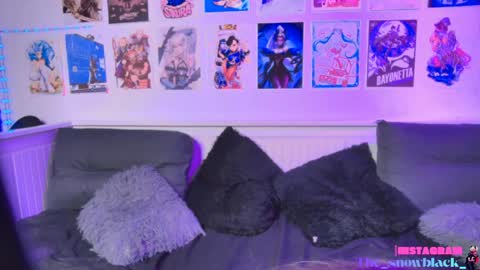 Snow and Bubble online show from May 1, 5:39 pm
