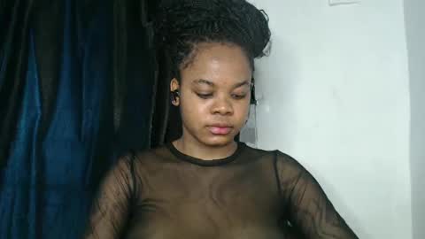 Snapshot of snowdrop5 chatting on February 19, 12:35 am snowdrop5 online show from February 19, 12:35 am