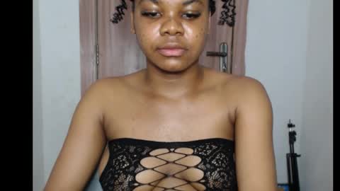 Snapshot of snowdrop5 chatting on October 25, 1:24 am snowdrop5 online show from October 25, 1:24 am