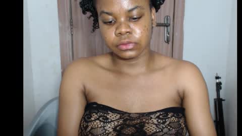 Snapshot of snowdrop5 chatting on November 1, 1:07 am snowdrop5 online show from November 1, 1:07 am